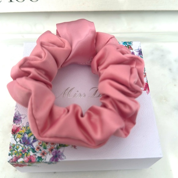 Miss Dior Pink Scrunchie- NEW WITH BOX - Picture 2 of 3